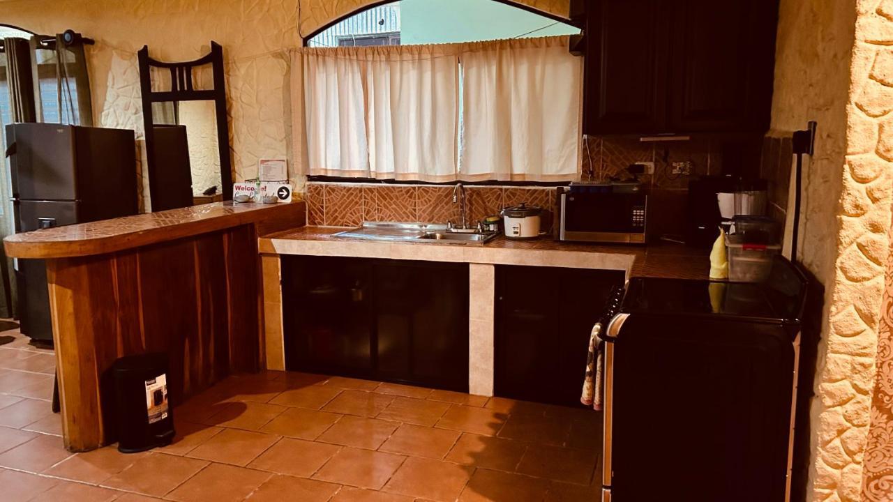 Casa Encantada Offers You Two-Bedroom House, 1 Tiny Apartment & 3 Double Rooms Manuel Antonio Exteriör bild