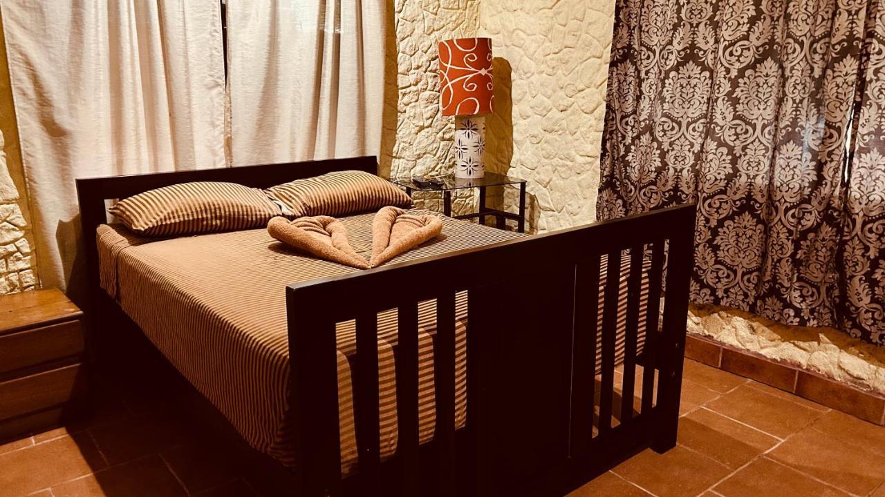 Casa Encantada Offers You Two-Bedroom House, 1 Tiny Apartment & 3 Double Rooms Manuel Antonio Exteriör bild