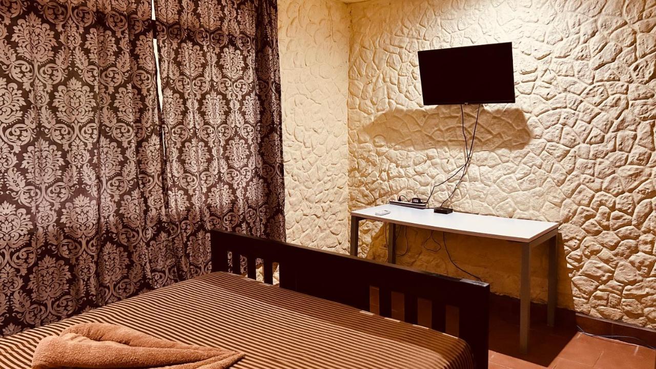 Casa Encantada Offers You Two-Bedroom House, 1 Tiny Apartment & 3 Double Rooms Manuel Antonio Exteriör bild