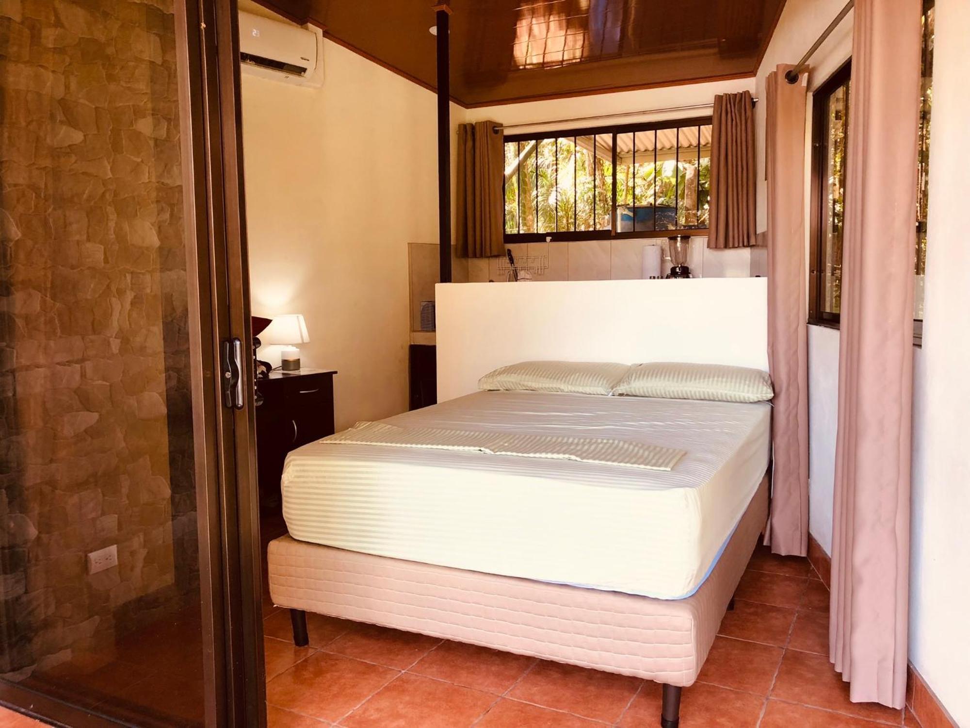 Casa Encantada Offers You Two-Bedroom House, 1 Tiny Apartment & 3 Double Rooms Manuel Antonio Exteriör bild