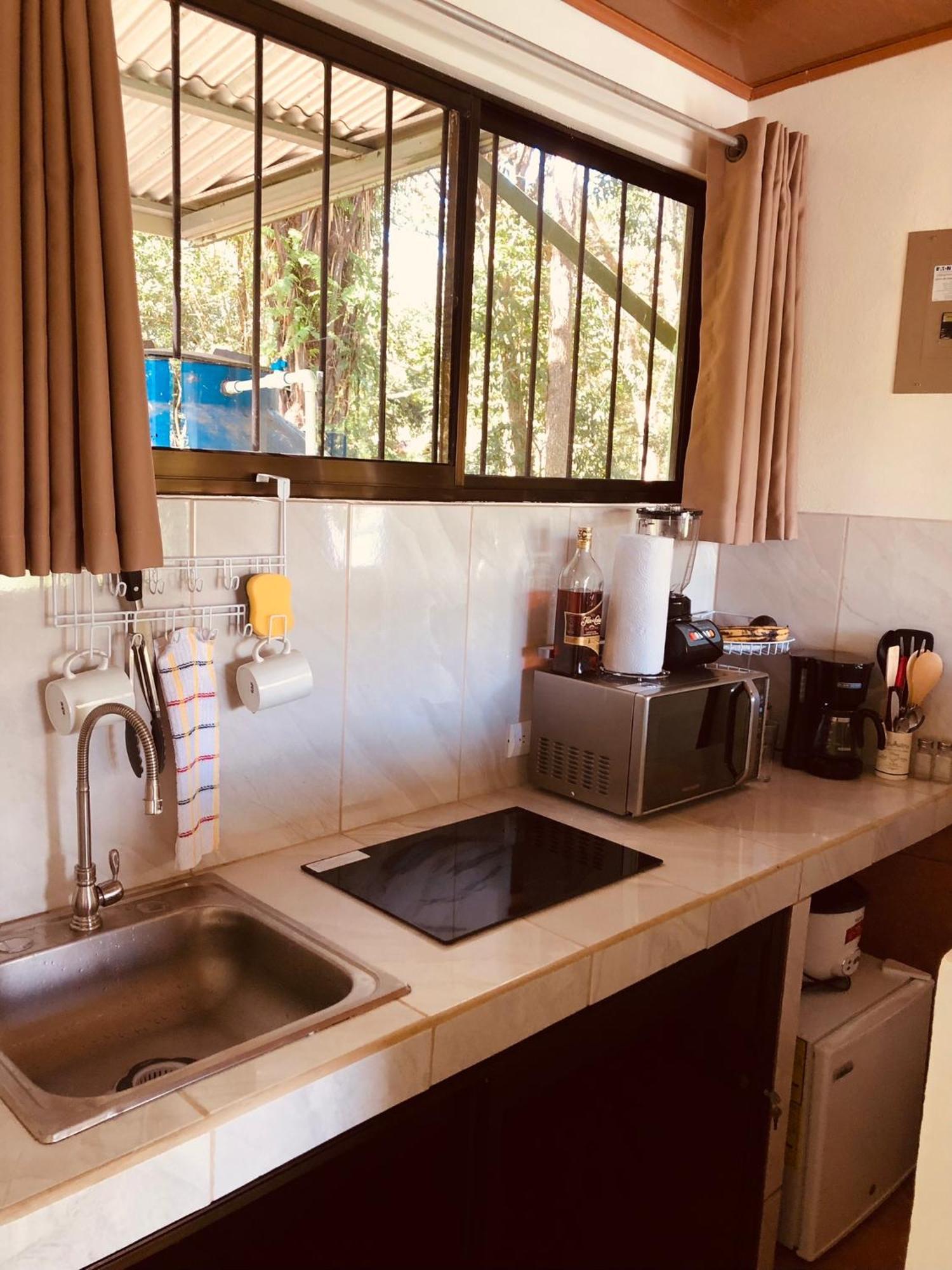 Casa Encantada Offers You Two-Bedroom House, 1 Tiny Apartment & 3 Double Rooms Manuel Antonio Exteriör bild