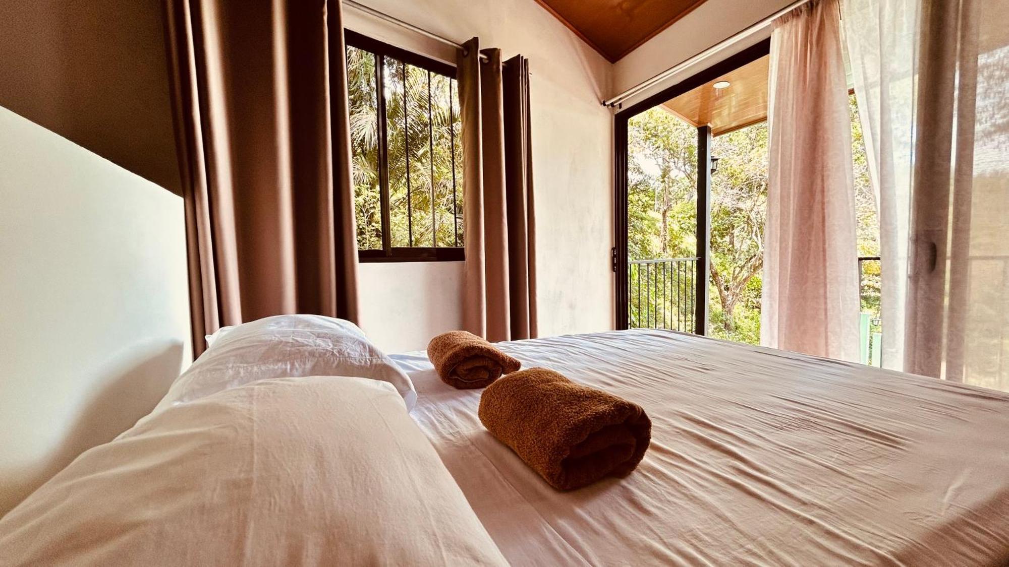 Casa Encantada Offers You Two-Bedroom House, 1 Tiny Apartment & 3 Double Rooms Manuel Antonio Exteriör bild