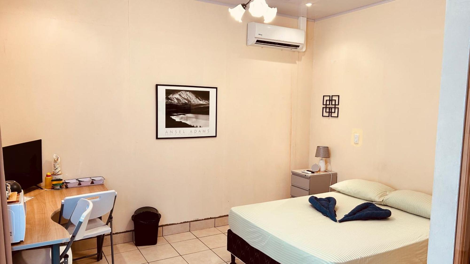 Casa Encantada Offers You Two-Bedroom House, 1 Tiny Apartment & 3 Double Rooms Manuel Antonio Exteriör bild