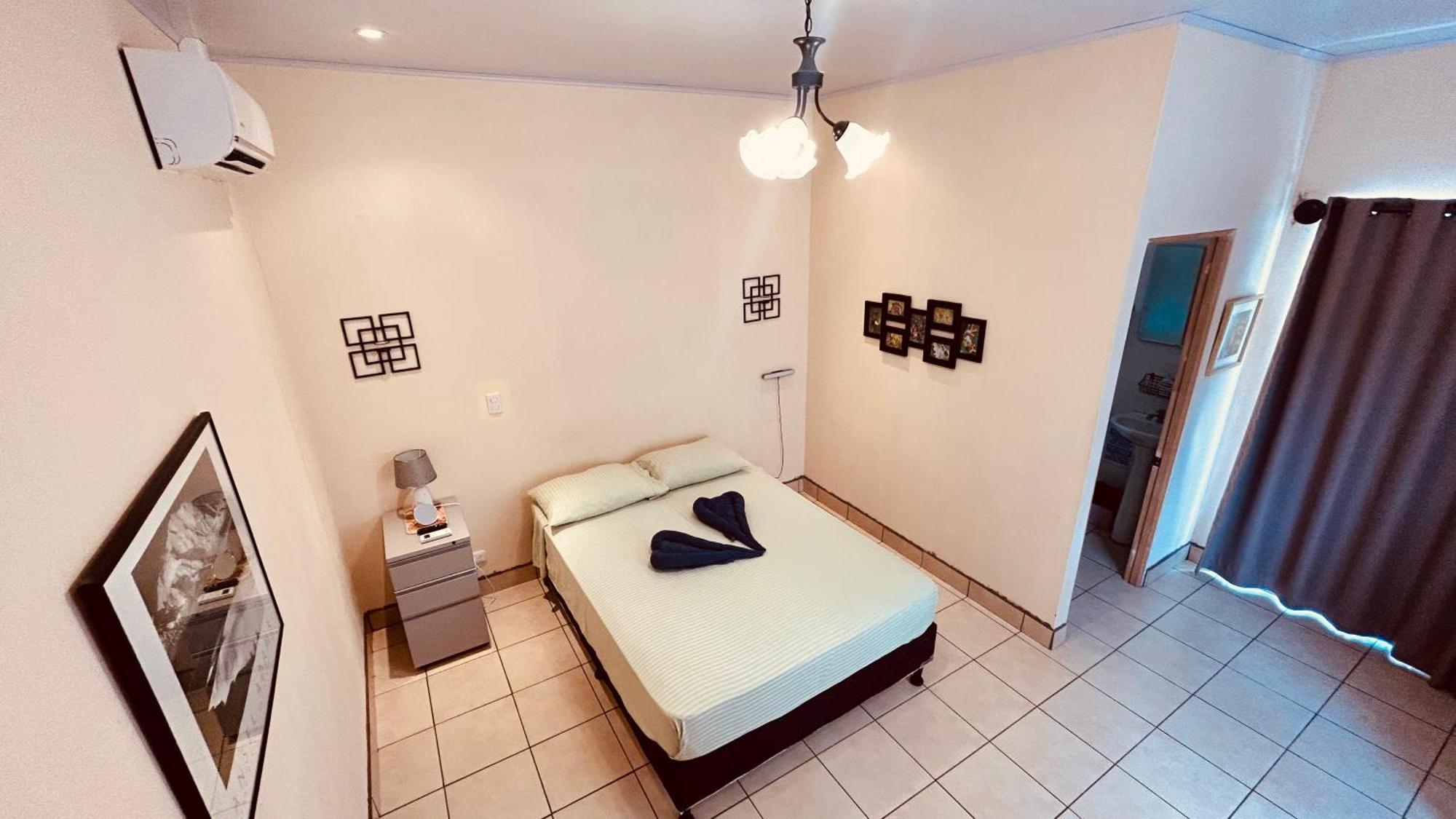 Casa Encantada Offers You Two-Bedroom House, 1 Tiny Apartment & 3 Double Rooms Manuel Antonio Exteriör bild