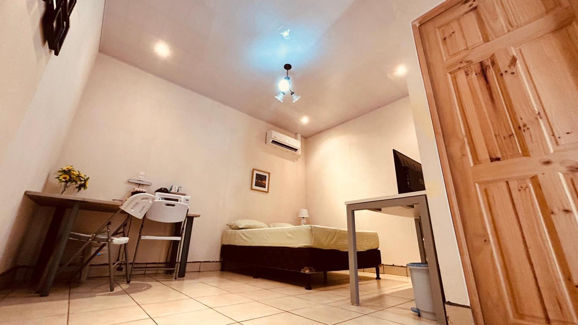 Casa Encantada Offers You Two-Bedroom House, 1 Tiny Apartment & 3 Double Rooms Manuel Antonio Exteriör bild