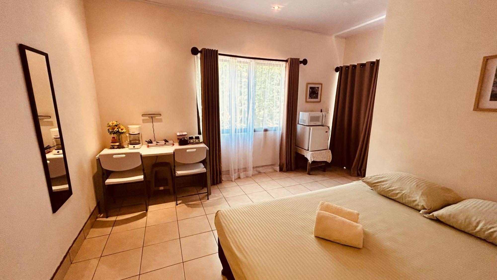 Casa Encantada Offers You Two-Bedroom House, 1 Tiny Apartment & 3 Double Rooms Manuel Antonio Exteriör bild